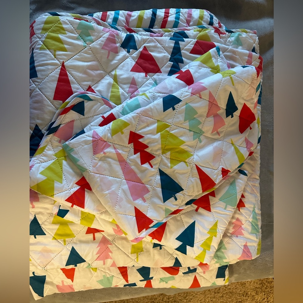 NWOT KING Christmas quilt and two shams